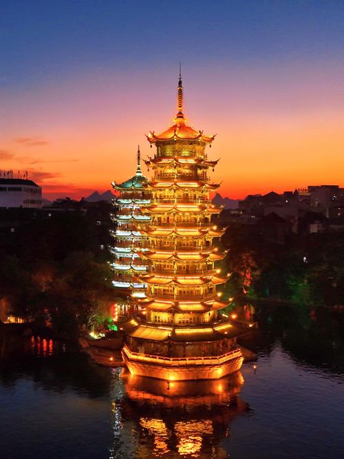 月牙虹影是哪个城市的著名景点