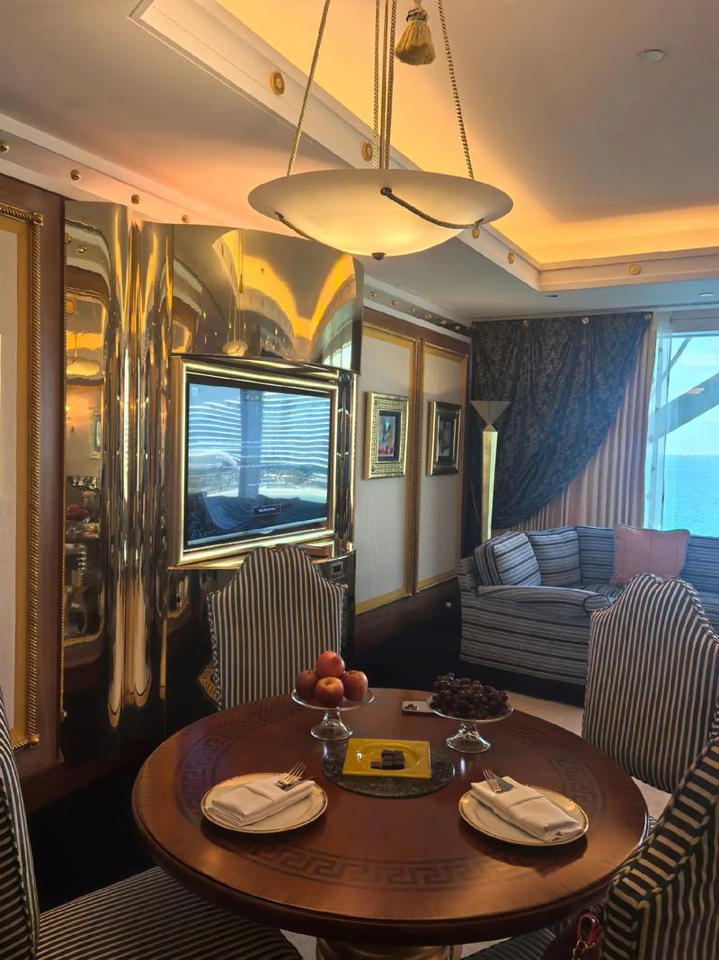 迪拜帆船酒店住一晚多少钱