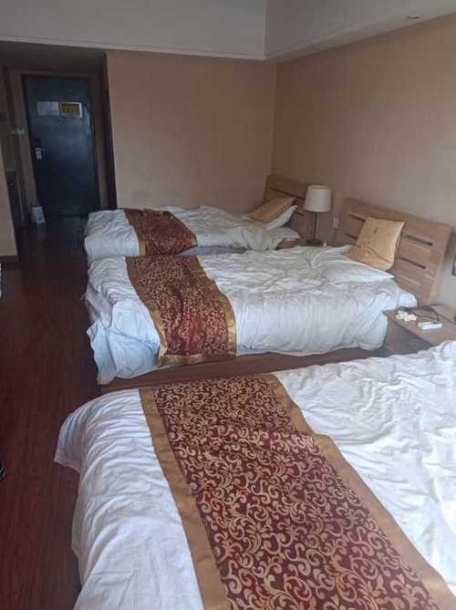 酒店标间可以住三个人吗