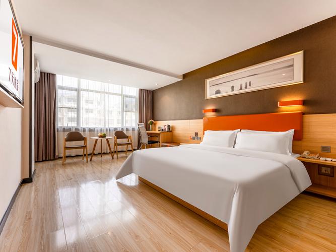 三亚海月广场附近酒店