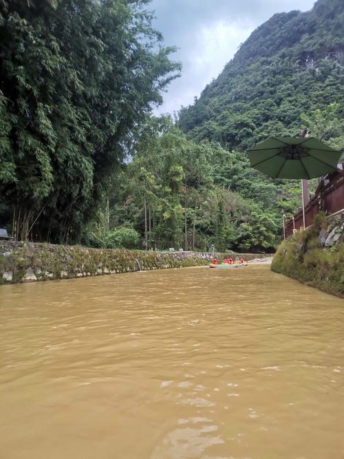 老虎谷暗河漂流 自驾游