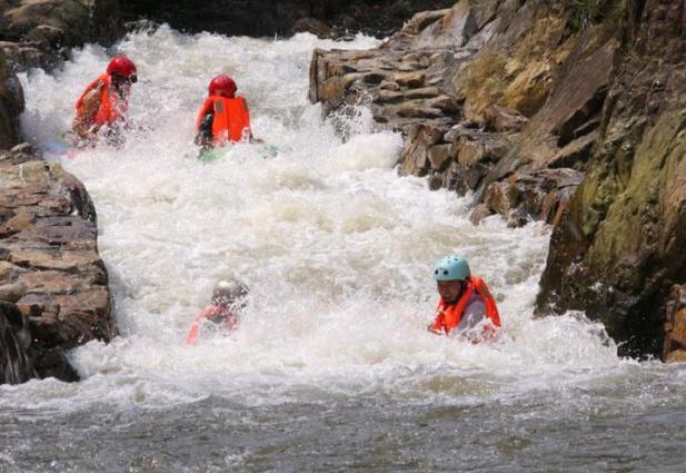 恩平岑洞峡谷漂流自驾游
