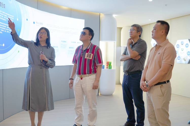 维也纳酒店董事长是谁