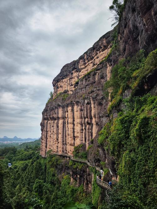 鹰潭附近一日游有哪些景点