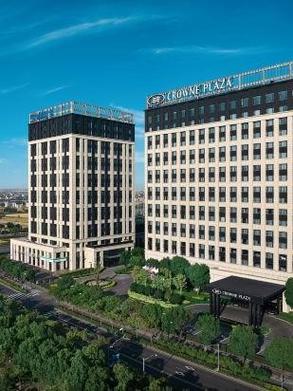 上海皇冠假日酒店地址