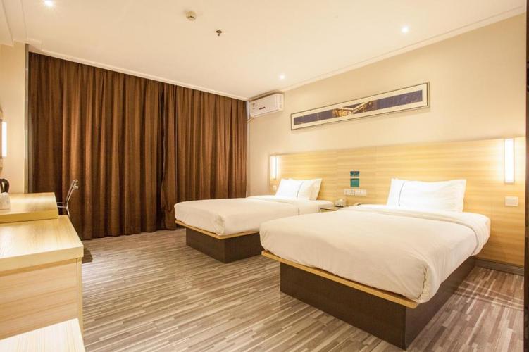 南宁金湖广场附近酒店