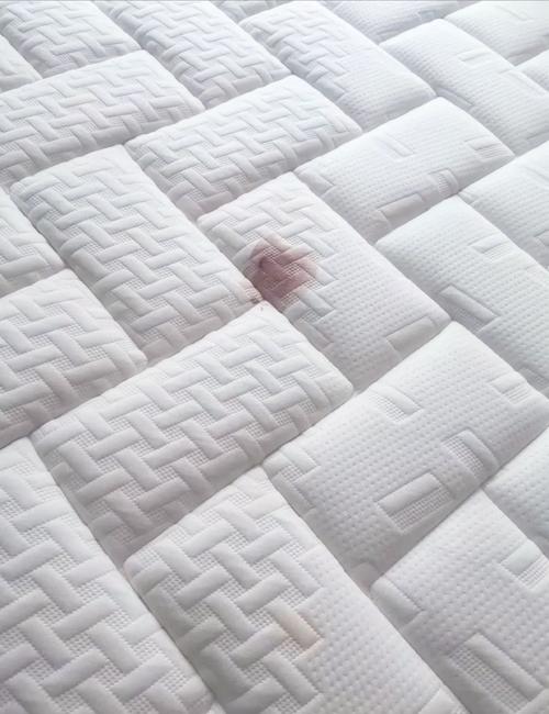 在酒店把床单弄上血了