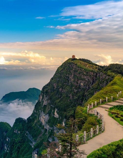 峨眉山半山腰有什么景点