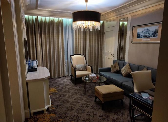 郑州中州皇冠假日酒店