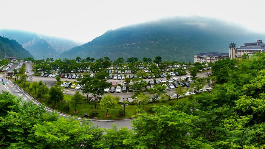 恩施大峡谷自驾游车停