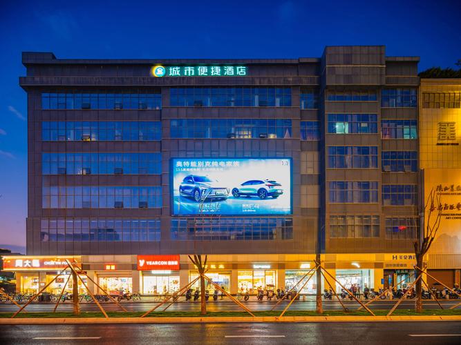 西安钟鼓楼附近的酒店