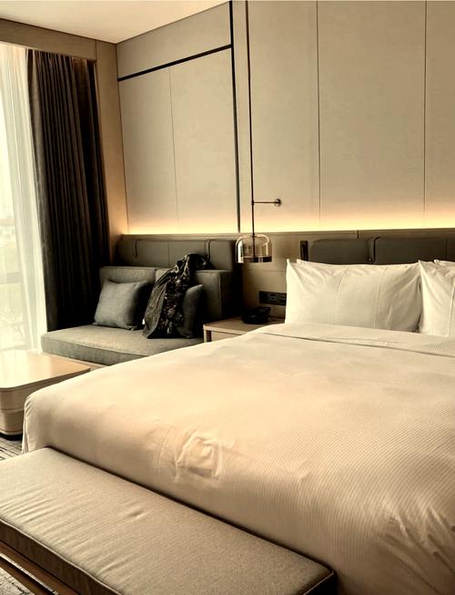 希尔顿酒店多少钱一晚