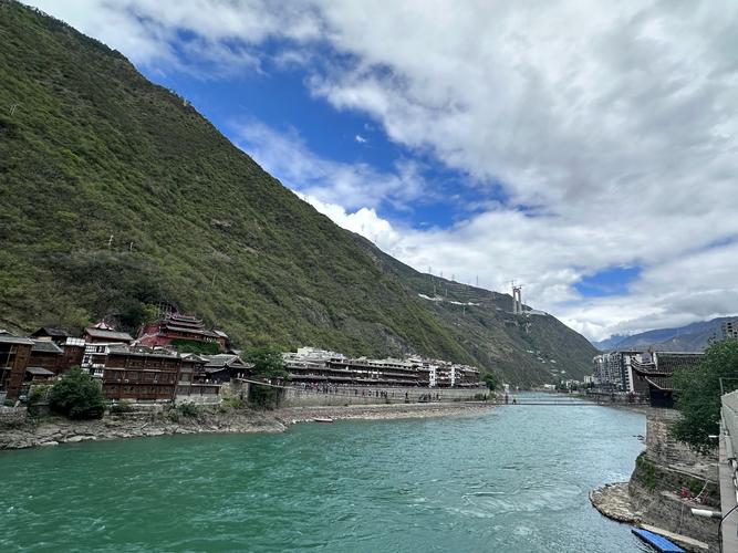 自驾游泸定县旅游景点