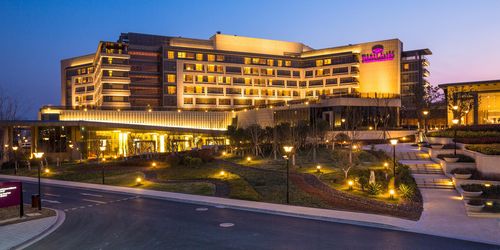 上海颖奕皇冠假日酒店