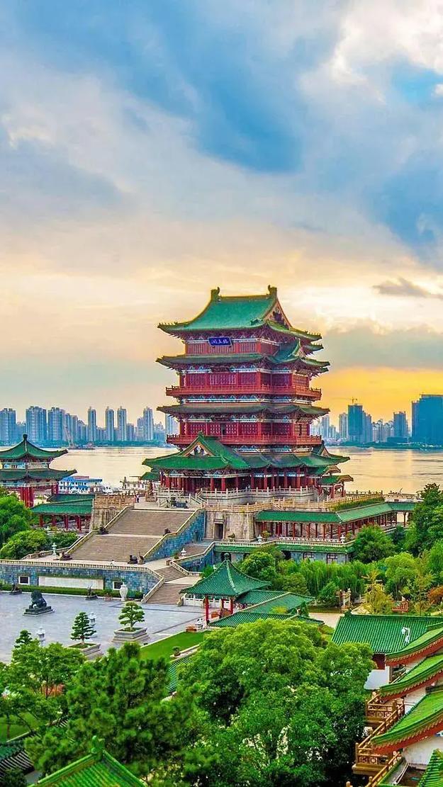 南昌旅游必去景点滕王阁