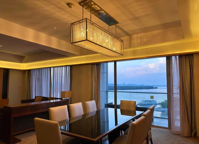 世茂滨江希尔顿酒店