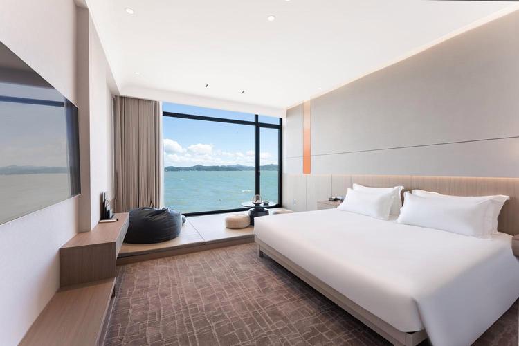 宁波鹰龙海畔大酒店