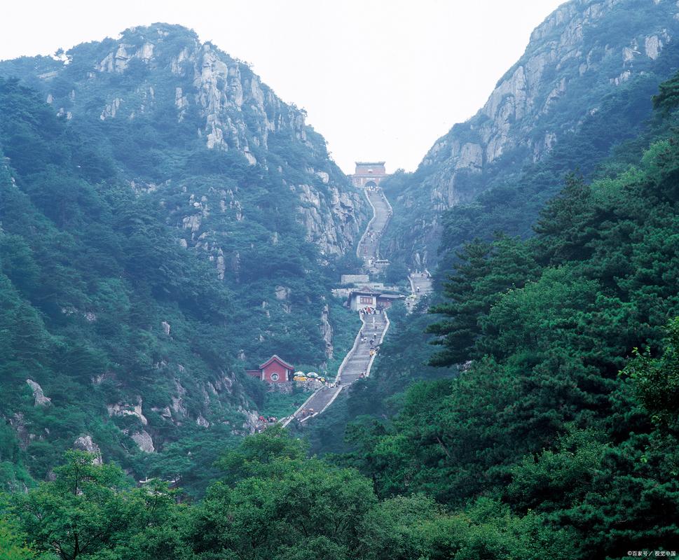 中国最高的山旅游景点