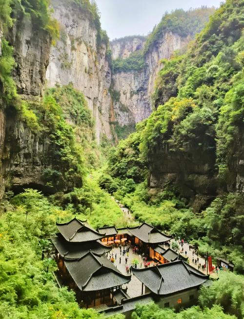 武隆自驾游住在哪里好