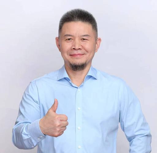 汽车自驾游杂志席威斌