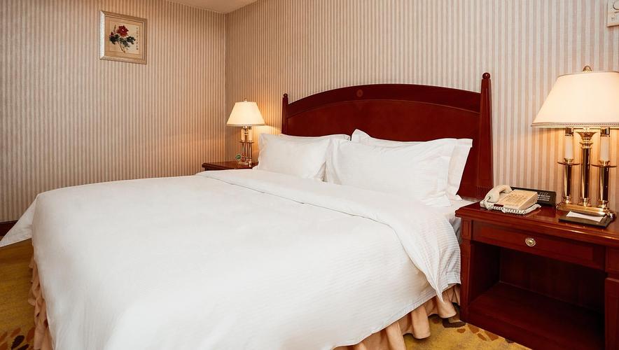 鞍山五环大酒店电话