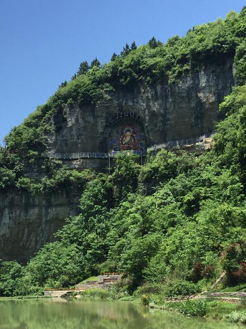 龙里双龙镇景点玻璃路