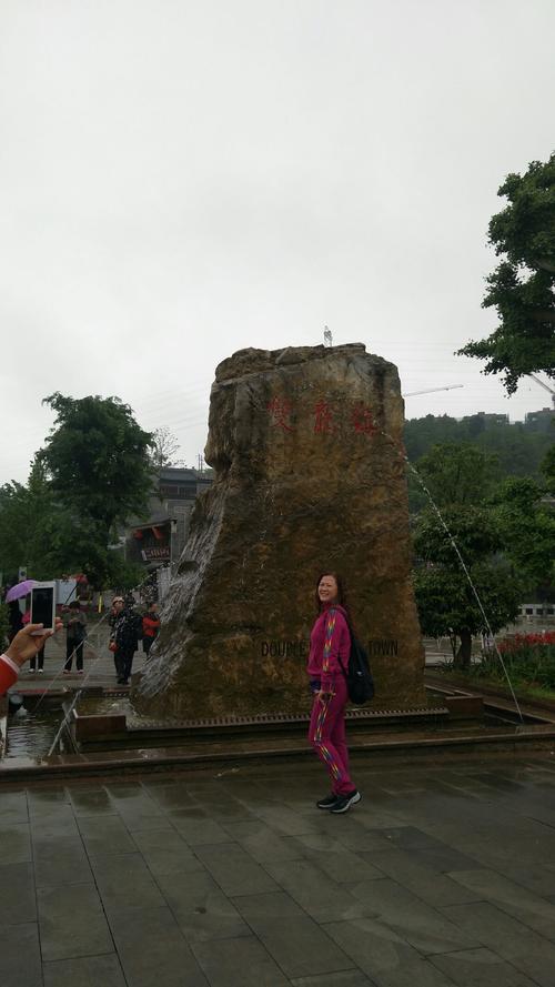 龙里双龙镇景点玻璃路