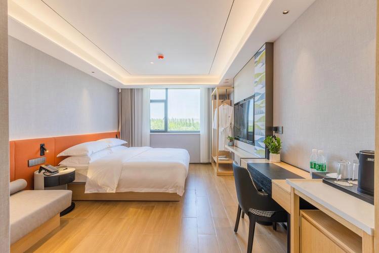 布尔津苏通假日酒店