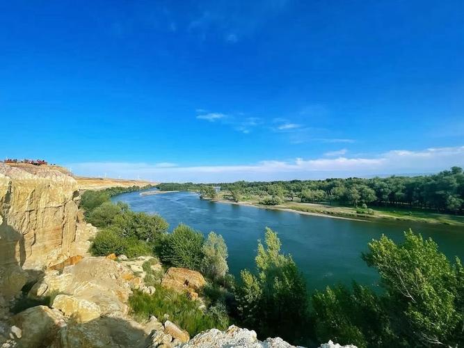 布尔津苏通假日酒店