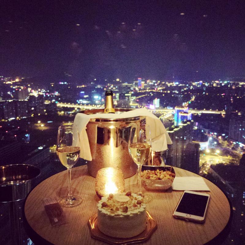 杭州柏悦酒店潮酒吧