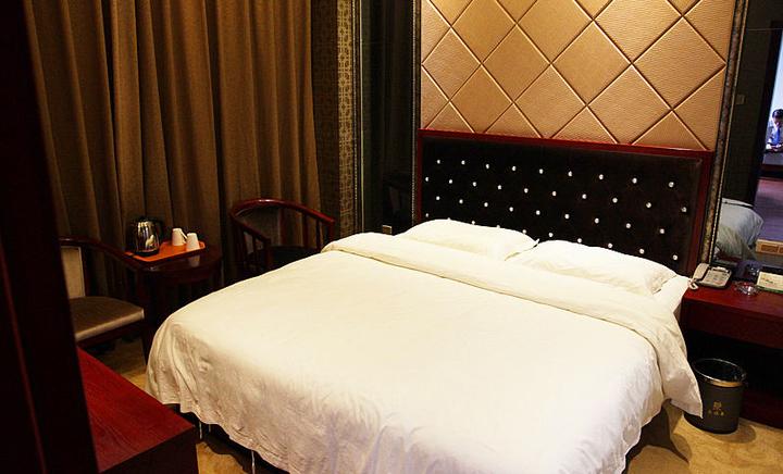 乐福泉水疗假日酒店