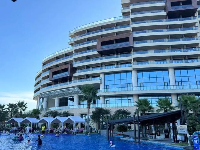 半边山皇冠假日酒店