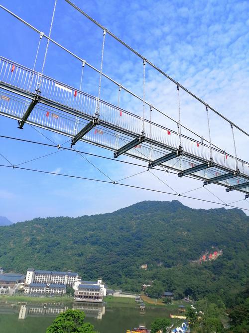 英德旅游景点玻璃栈道