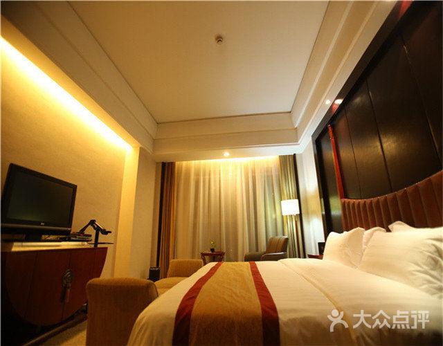 青田人禾王朝大酒店